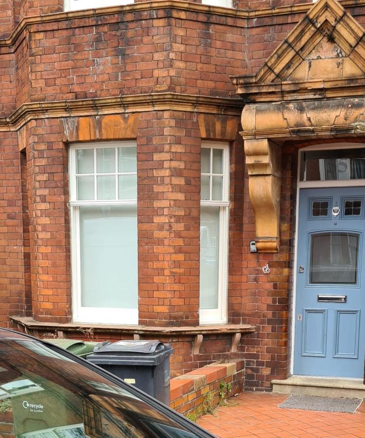 Stylish Home In Streatham. 런던 외부 사진